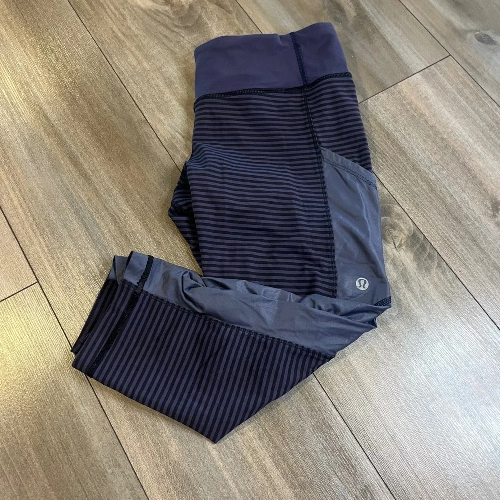 Lululemon Striped Crop Leggings Women's Size 6 Purple Athletic Pants Bin H-44
